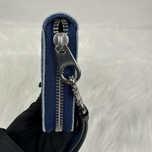 Coach Long Zip Around Wallet Wristlet In Silver /Indigo Denim CAO79 NWT - Picture 3 of 7